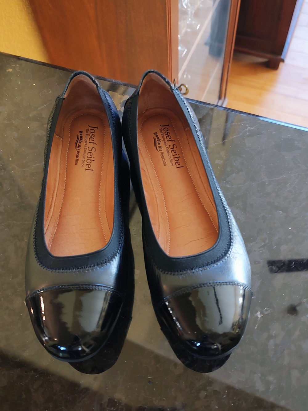 Josef Seibel Black Patent Cap-Toe Ballet Flats size 39/8 Lovely and soft